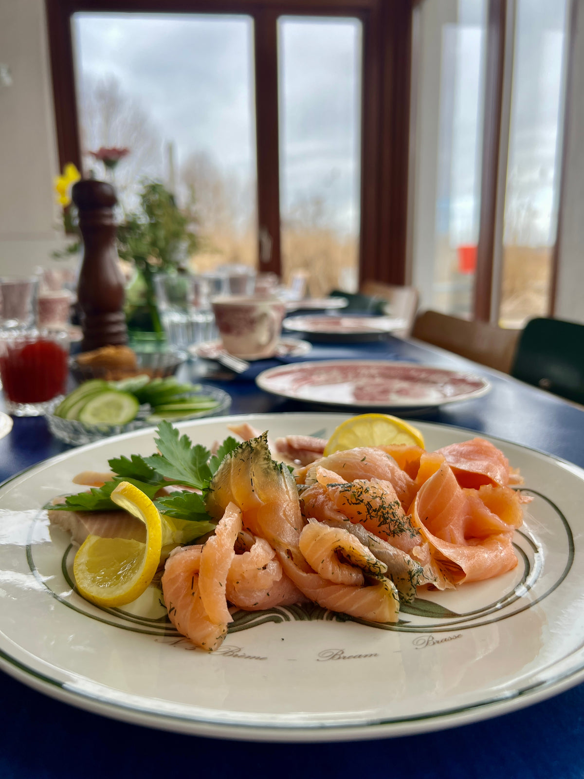 Brunch bei Ute im Bikini in Kiel mit Lachs und Blick auf die Kieler Förde