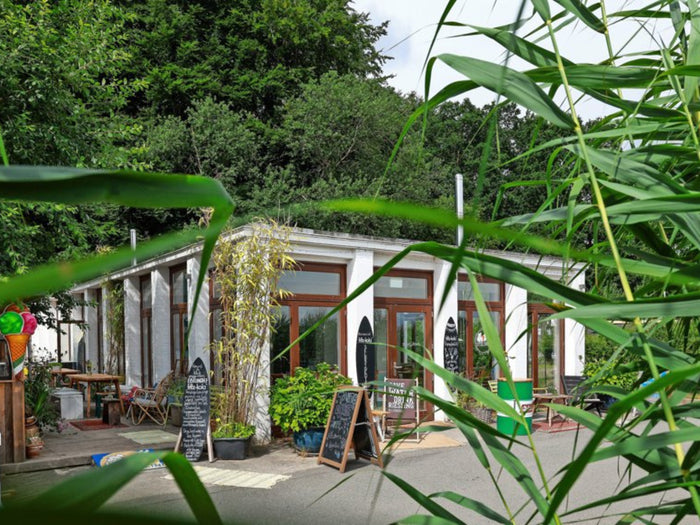 Ute im Bikini, Strandbistro am Falckensteiner Strand in Kiel